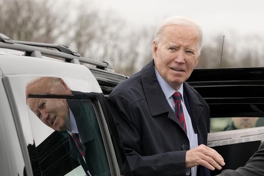 El presidente de Estados Unidos, Joe Biden, llega para embarcar en el Air Force One, el martes 5 de marzo de 2024 en Hagerstown, Maryland. El presidente viajaba a Washington. (AP Foto/Alex Brandon)
