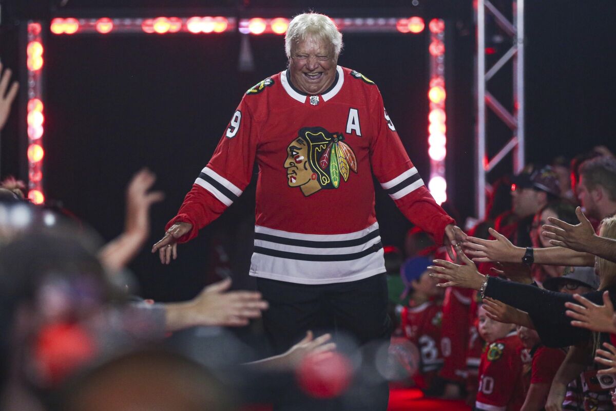 Bobby Hull meets fans in 2019.
