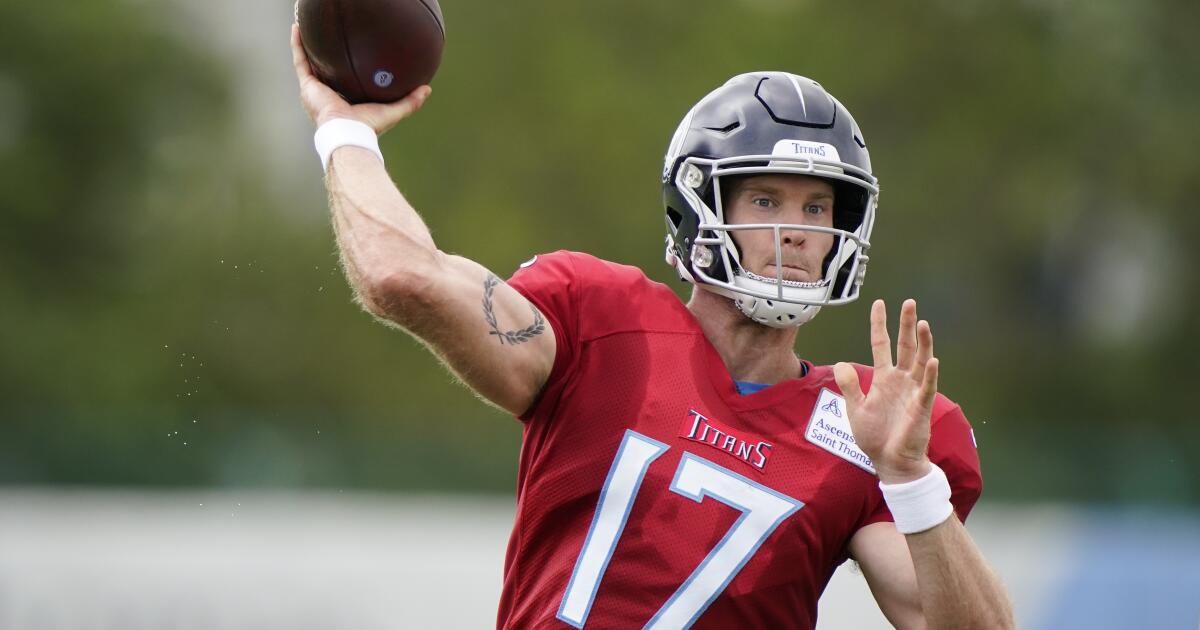 Titans, Ryan Tannehill working on offense in training camp - The San Diego  Union-Tribune