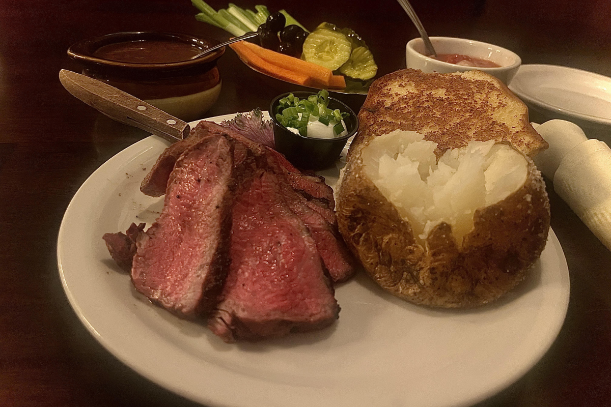 The tri-tip plate from Shaw's Steakhouse and Tavern.
