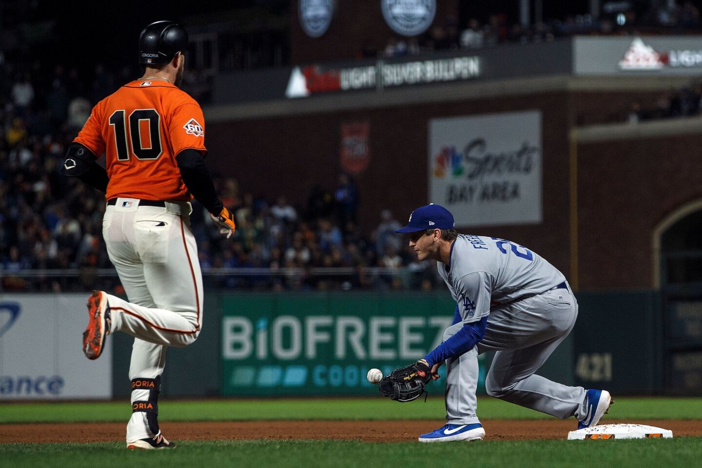 SAN FRANCISCO, CA - SEPTEMBER 28: Evan Longoria #10 of the San Francisco Giants reaches first base on an error by David Freese #25 of the Los Angeles Dodgers during the fourth inning at AT&T Park on September 28, 2018 in San Francisco, California. The Los Angeles Dodgers defeated the San Francisco Giants 3-1. (Photo by Jason O. Watson/Getty Images) ** OUTS - ELSENT, FPG, CM - OUTS * NM, PH, VA if sourced by CT, LA or MoD **