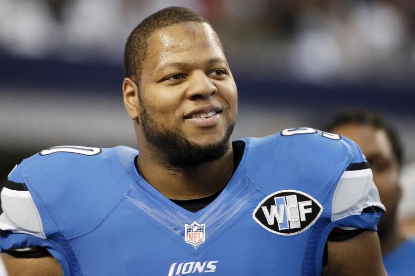 Former Detroit Lions defensive tackle Ndamukong Suh reportedly will sign with the Miami Dolphins.