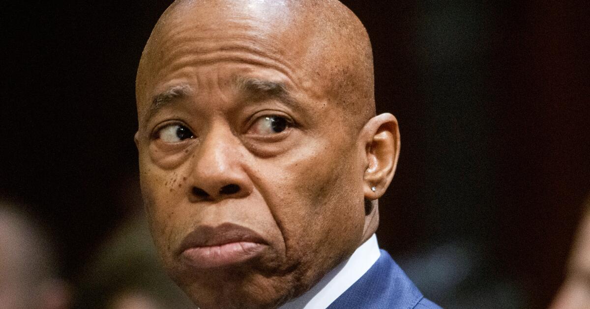 Eric Adams, « l’ancien maire international » de New York, devient citoyen albanais