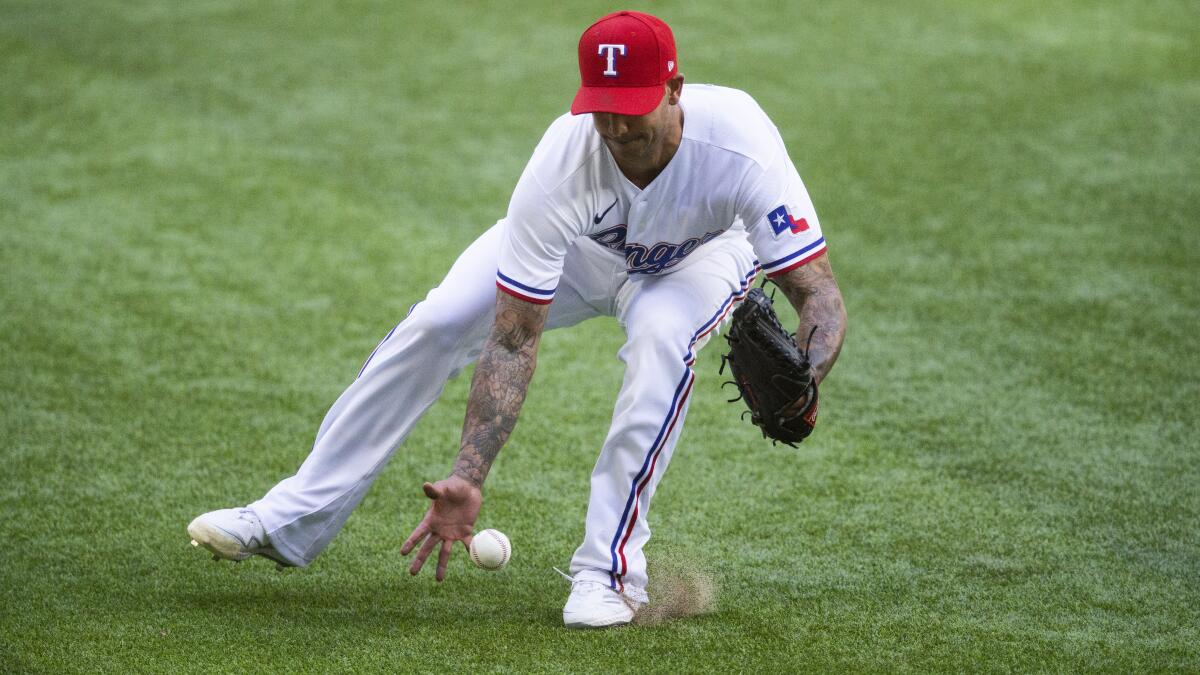 Rangers' Hernandez undergoes Tommy John surgery