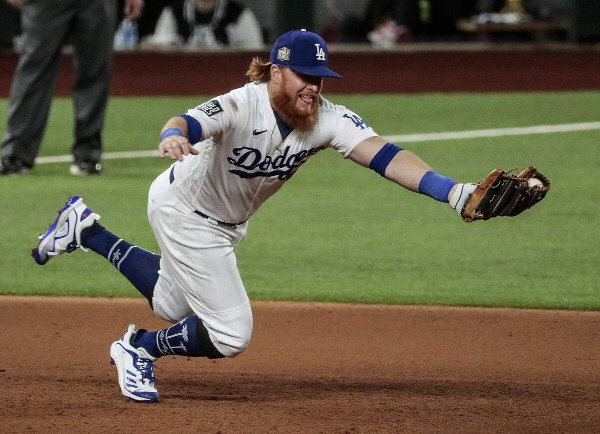 Dodgers third baseman Justin Turner snags a grounder hit by Tampa Bay Rays first baseman Yandy Diaz.