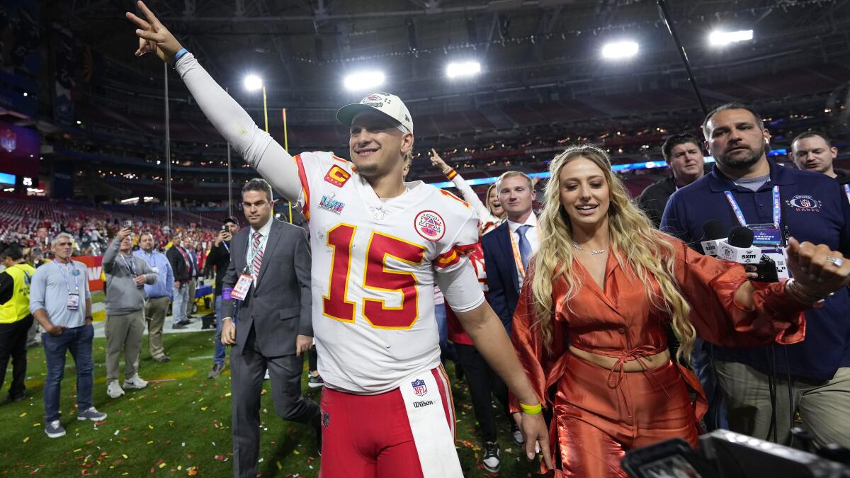 Super Bowl 2023: Patrick Mahomes, Chiefs rally past Eagles to win
