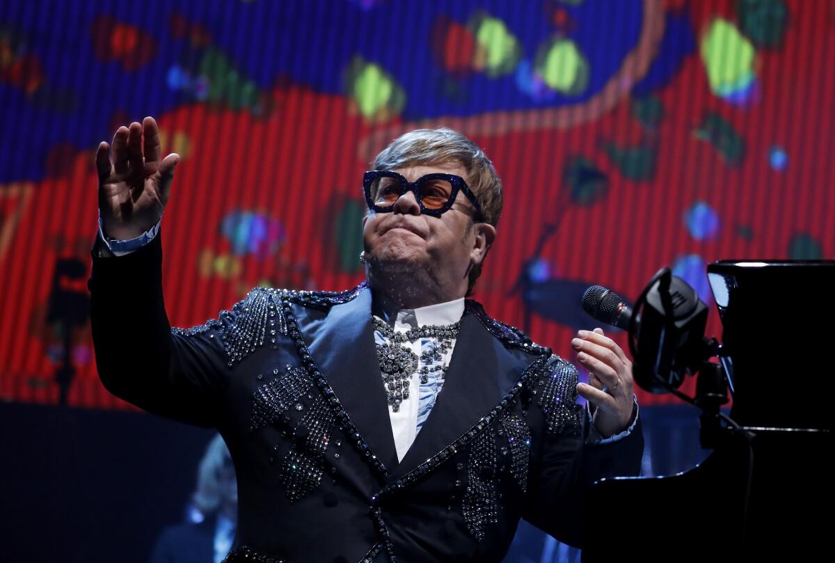 Elton John en el Staples Center de Los Angeles. (Luis Sinco/Los Angeles Times)
