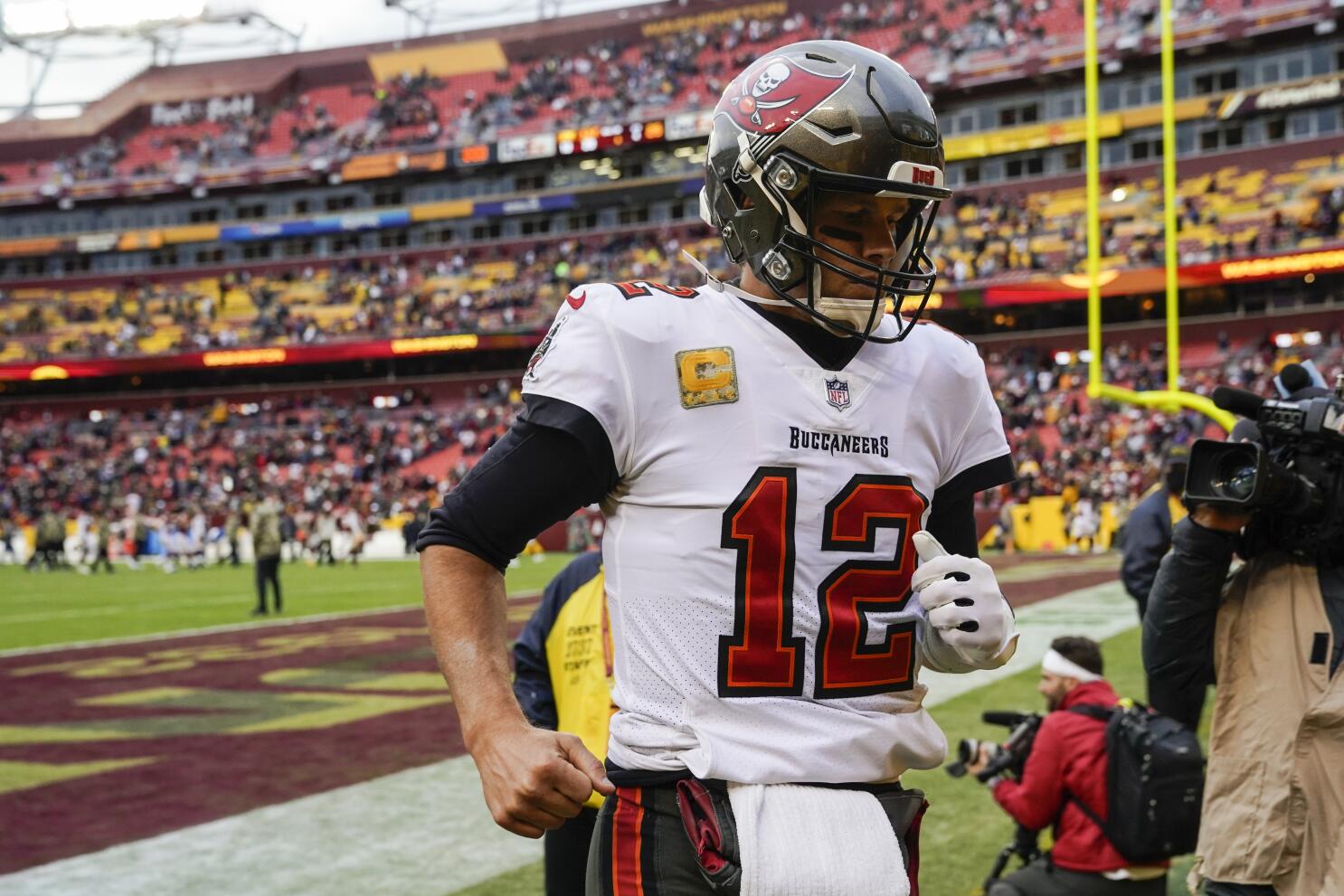 Brady picked off twice in 1st; Bucs lose to Washington 29-19 - The