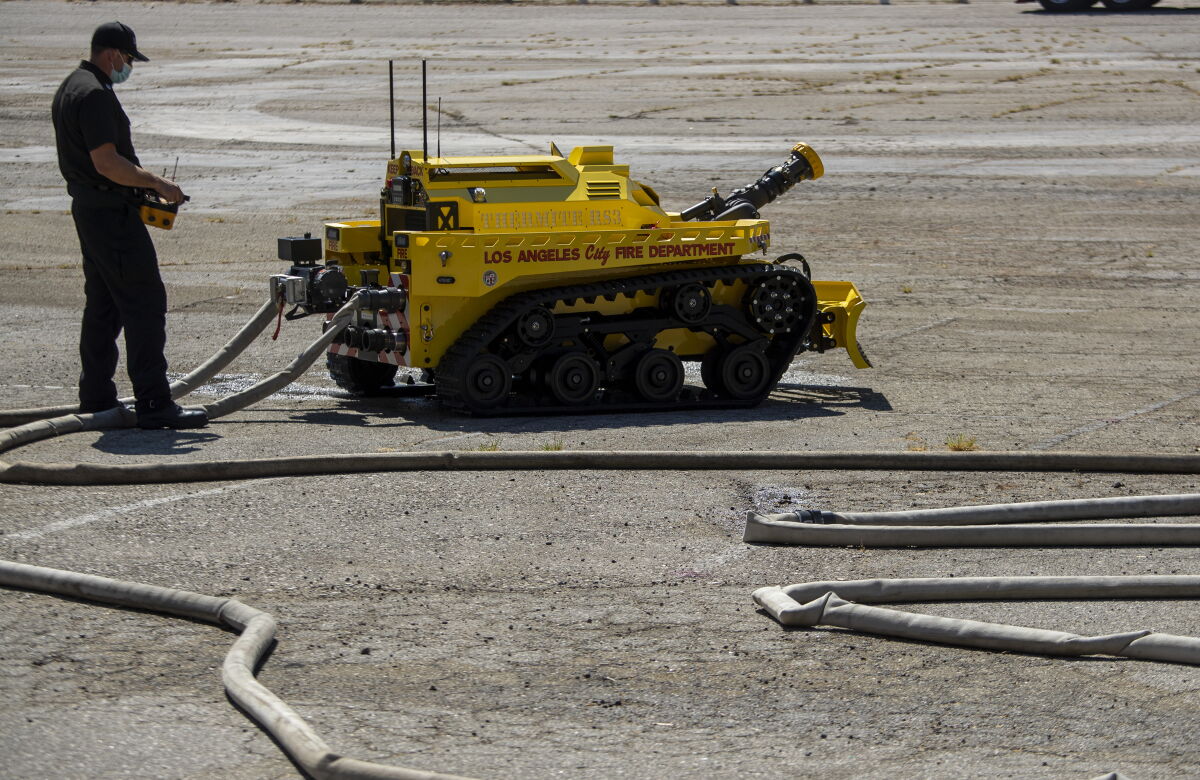 Firefighting Robots L.A. Fire Department's robot goes where firefighters can't - Los ...
