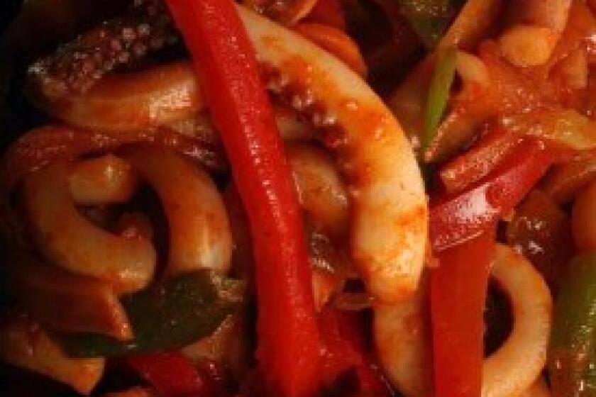 Spicy stir-fried squid (Ohjing-uh bokkeum)