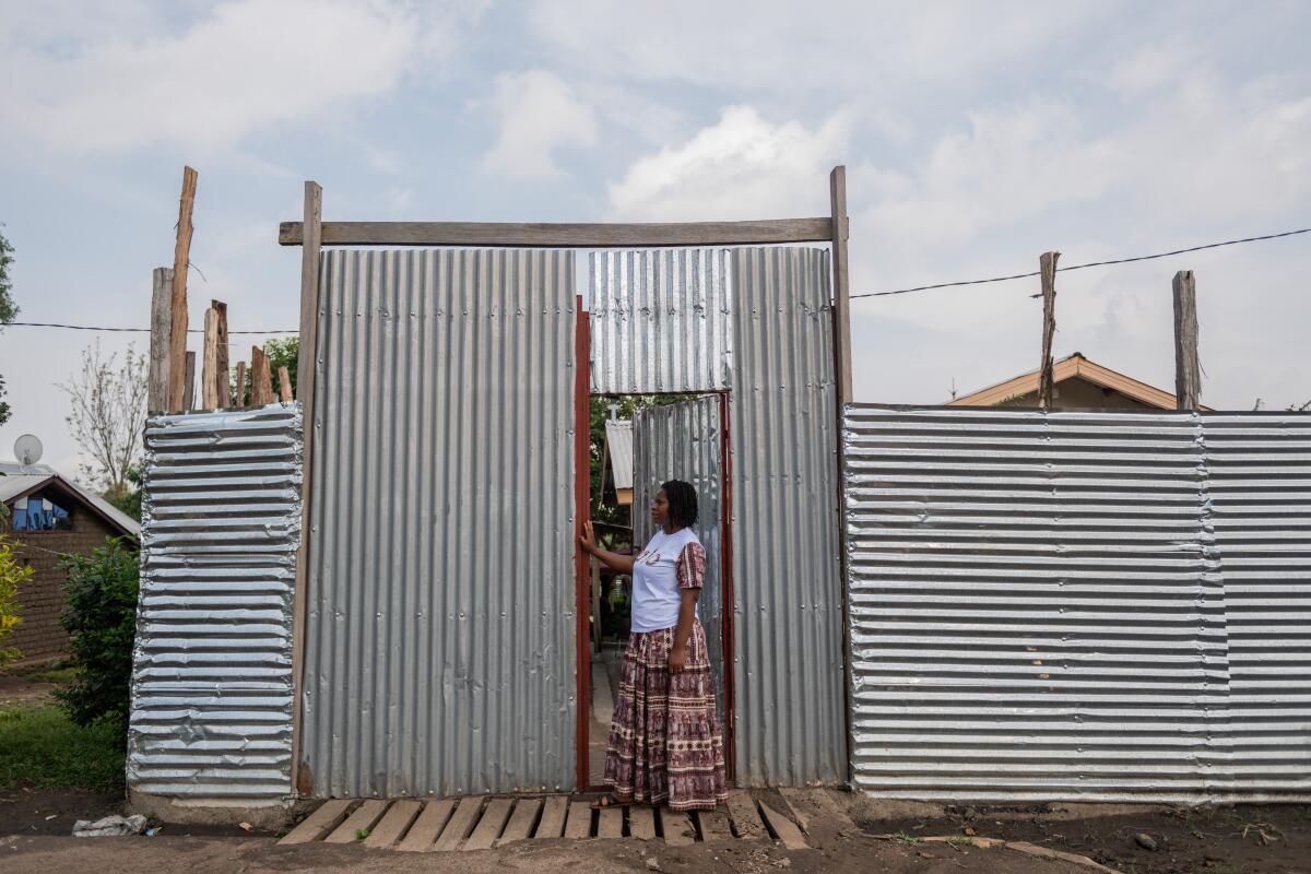 More pregnant women are dying in Congo as they avoid hospitals over Ebola - Los Angeles Times