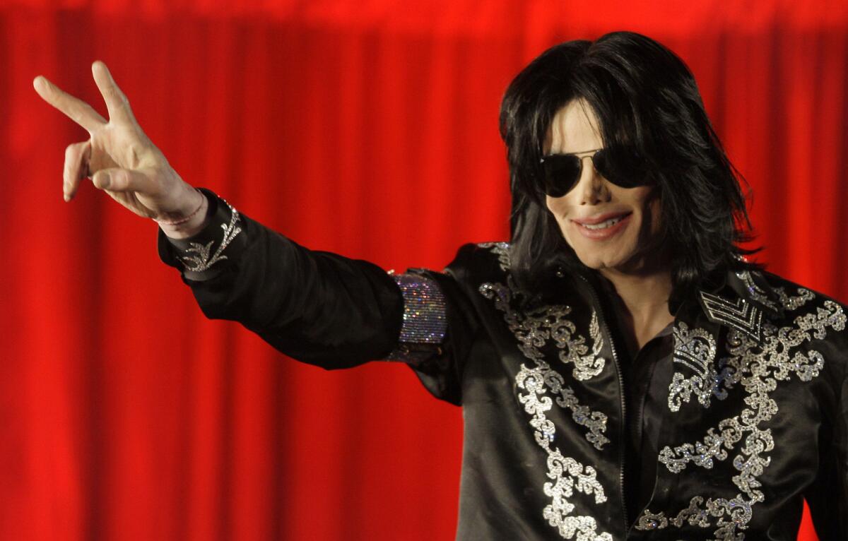 En esta foto del 5 de marzo del 2009, Michael Jackson durante un evento en el que anunció una serie de conciertos en Londres.
