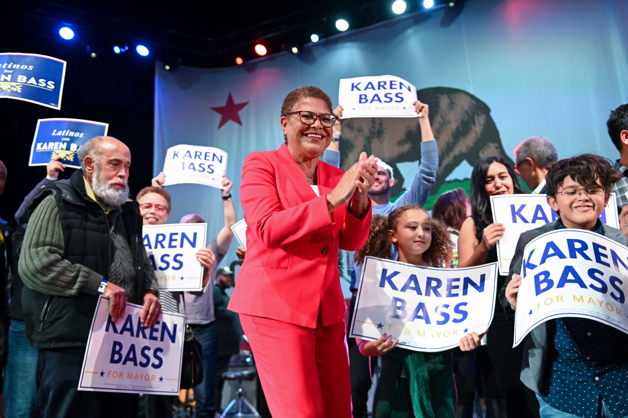 Rep. Karen Bass berbicara selama rapat umum malam pemilihan di Los Angeles.