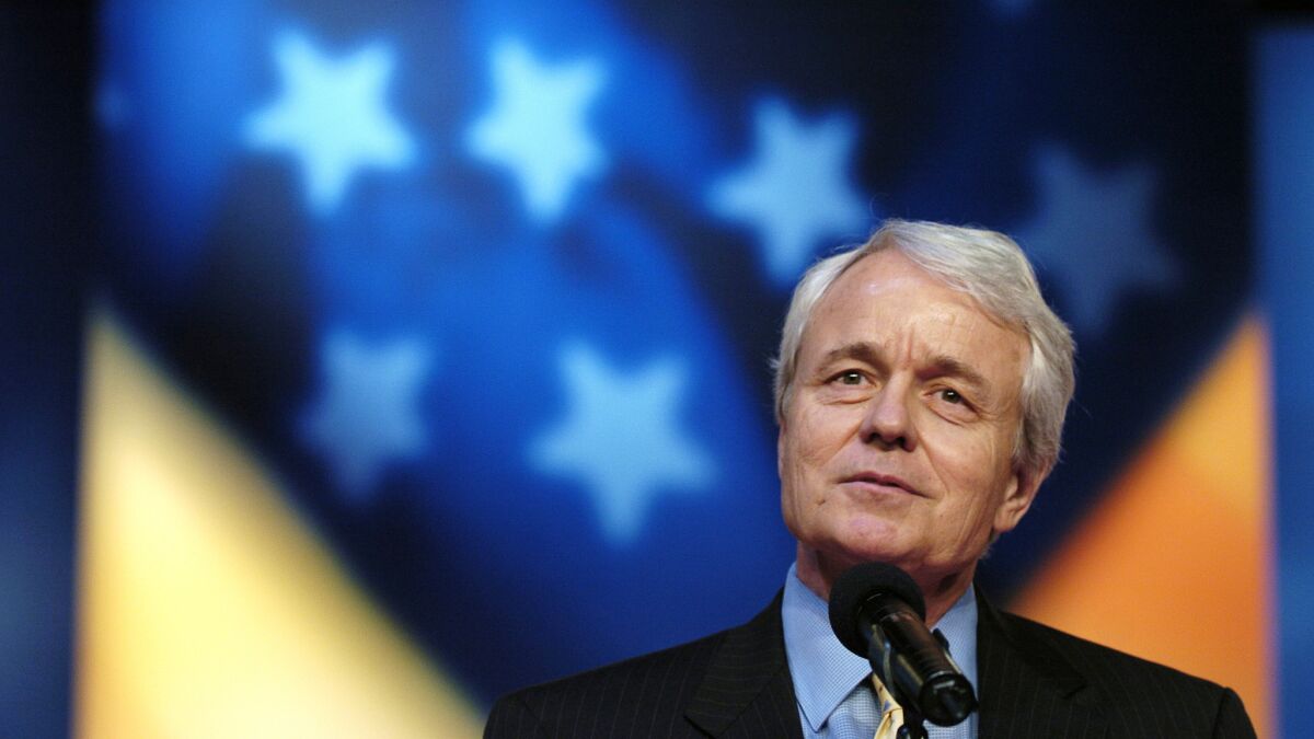 L.A. Times Editor John Carroll addresses the audience at the CNN/Los Angeles Times Democratic Presidential Primary Debate at USC in 2004.