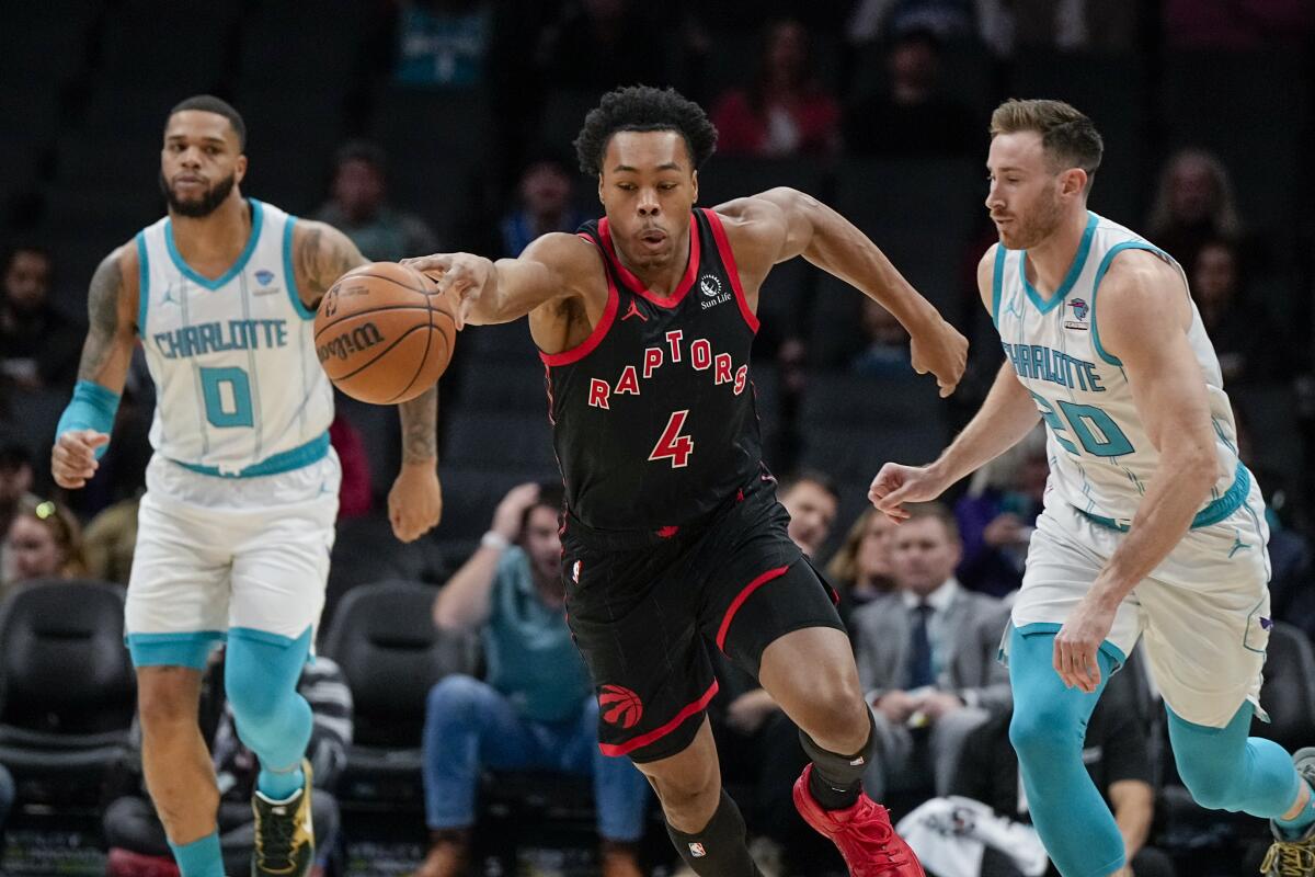 Hayward scores 24 points as Hornets hold off Raptors 119-116