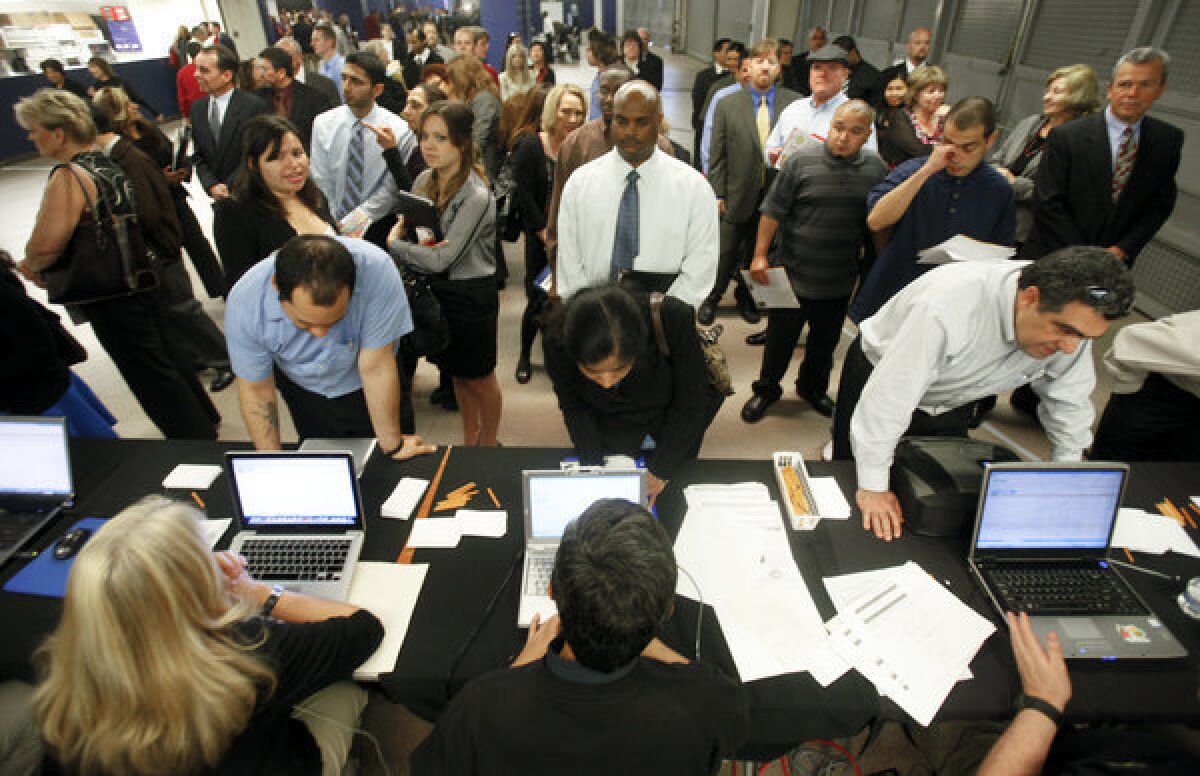 Applicants seeking work stand in line at the NEC Job Matching counter at the 10,000 Best Jobs Expo on Thursday.