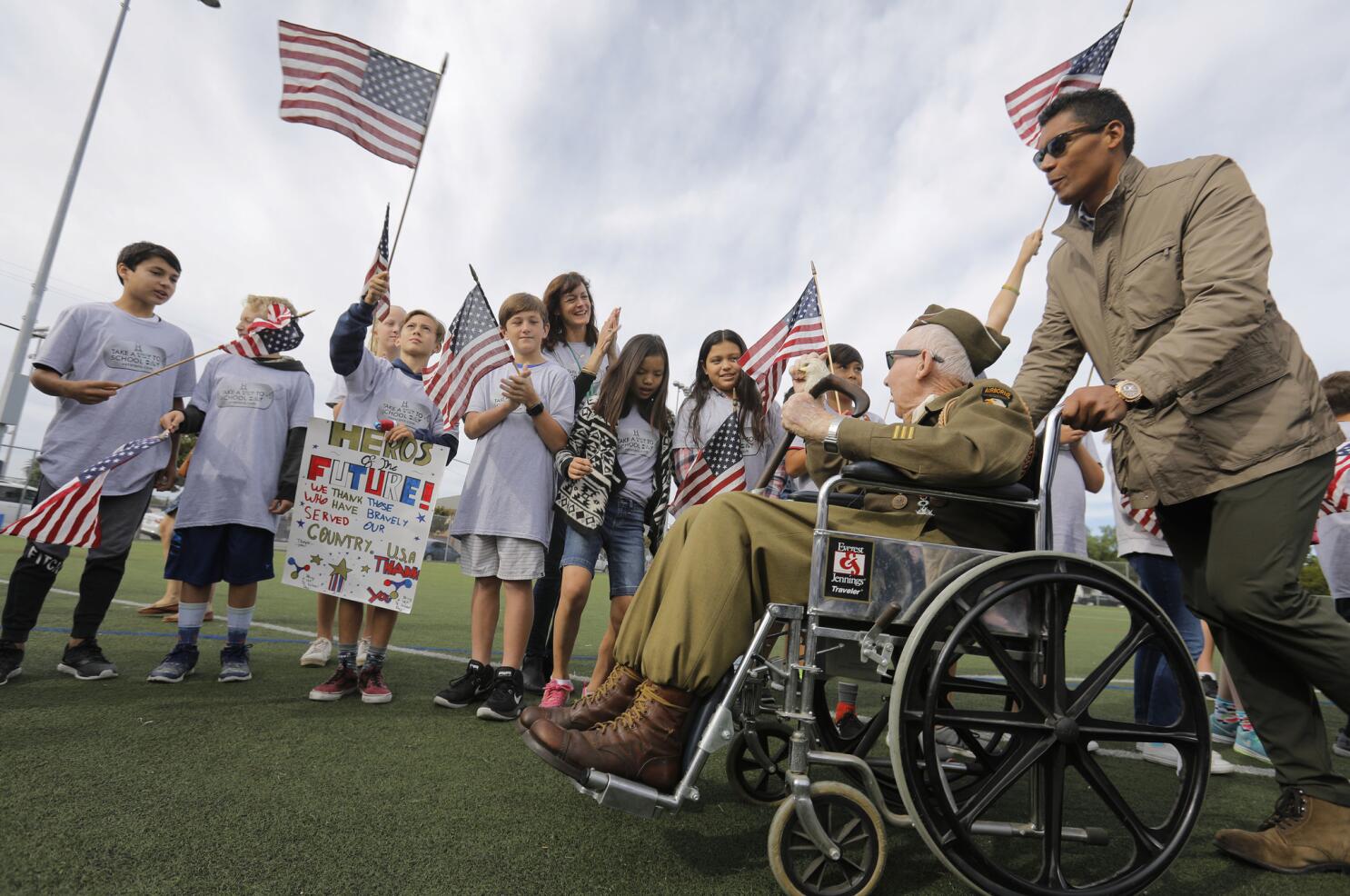 Ex-Chargers LB Donnie Edwards named NFL Salute to Service nominee