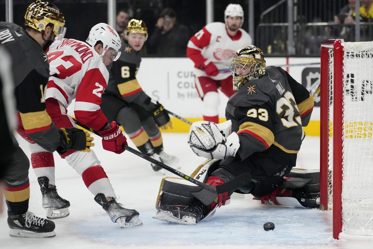 Wings end 6-game skid vs. Bruins, Bruins