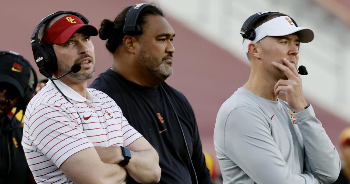 Letras: ¿Fuego?  Los problemas como entrenador de la USC van más allá de Alex Grinch