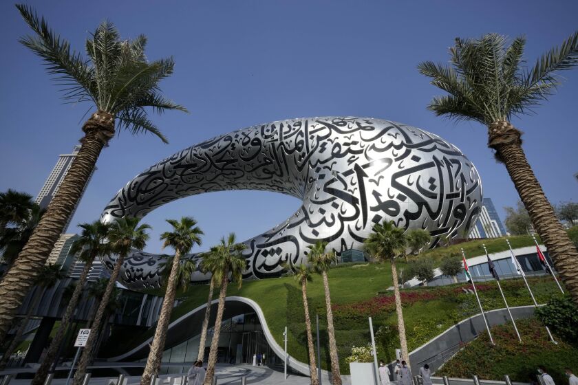 Esta foto del 23 de febrero del 2022 muestra el Museo del Futuro, un espacio de exposiciones para ideas innovadoras y futuristas, en Dubai. (AP Foto/Kamran Jebreili)