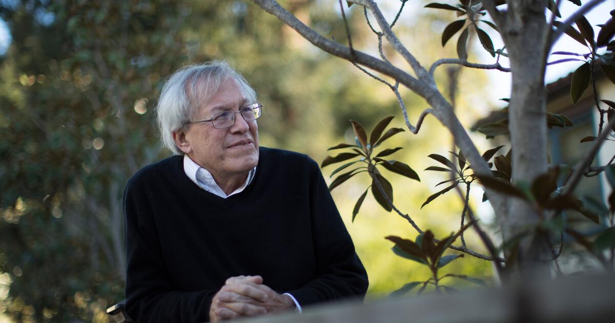 Erwin Chemerinsky, gerekli süreç için dava açıyor