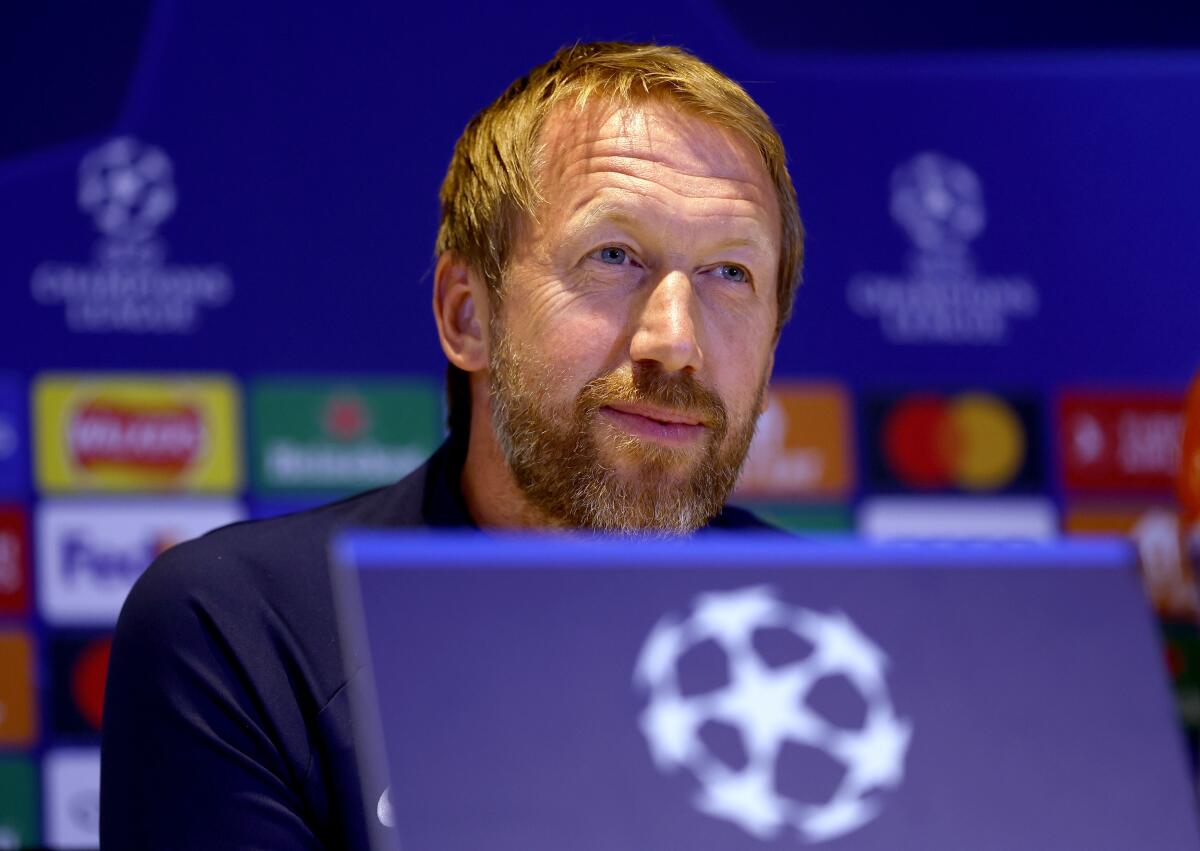 El técnico del Chelsea Graham Potter habla en una conferencia de prensa en el Stamford Bridge, 