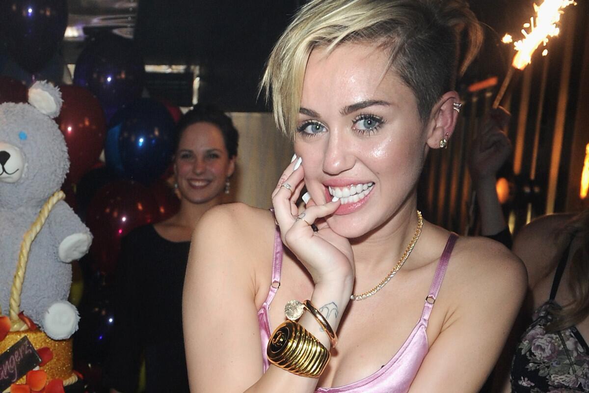 Miley Cyrus tops Billboard chart with 'Bangerz'