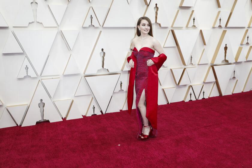 Joaquin Phoenix, Kaitlyn Dever Wear Eco-Friendly Outfits to Oscars