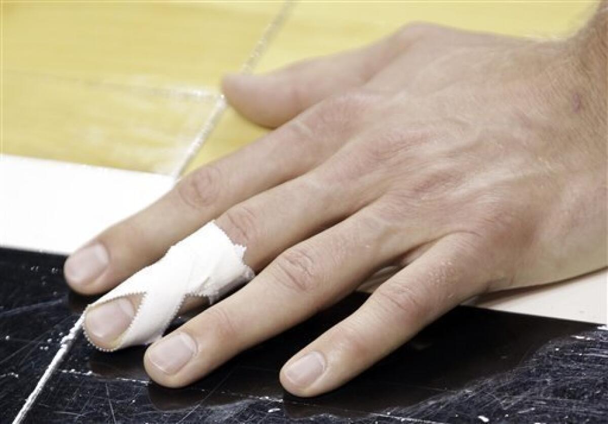 BASKETBALL  HOW TO TAPE A MALLET FINGER