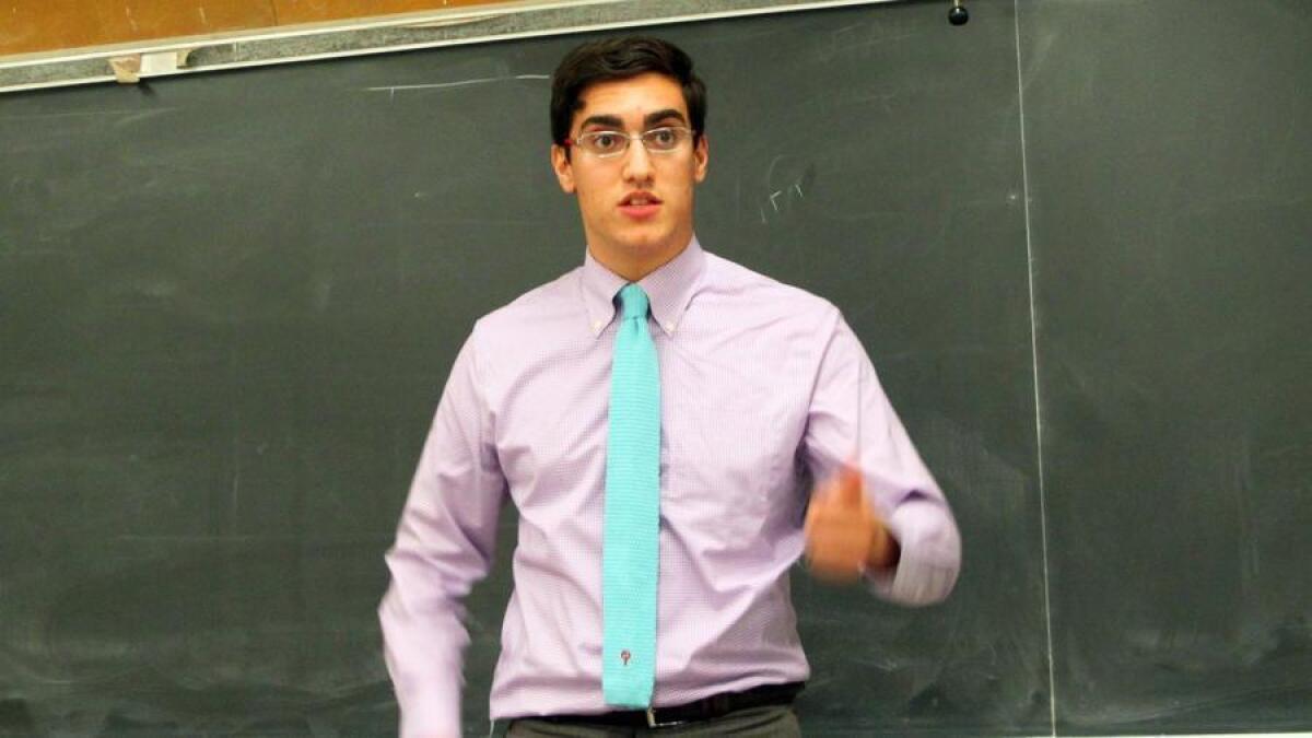 Feras Morad durante un torneo de debates en la universidad de Cal State Northridge el 8 de noviembre de 2014.