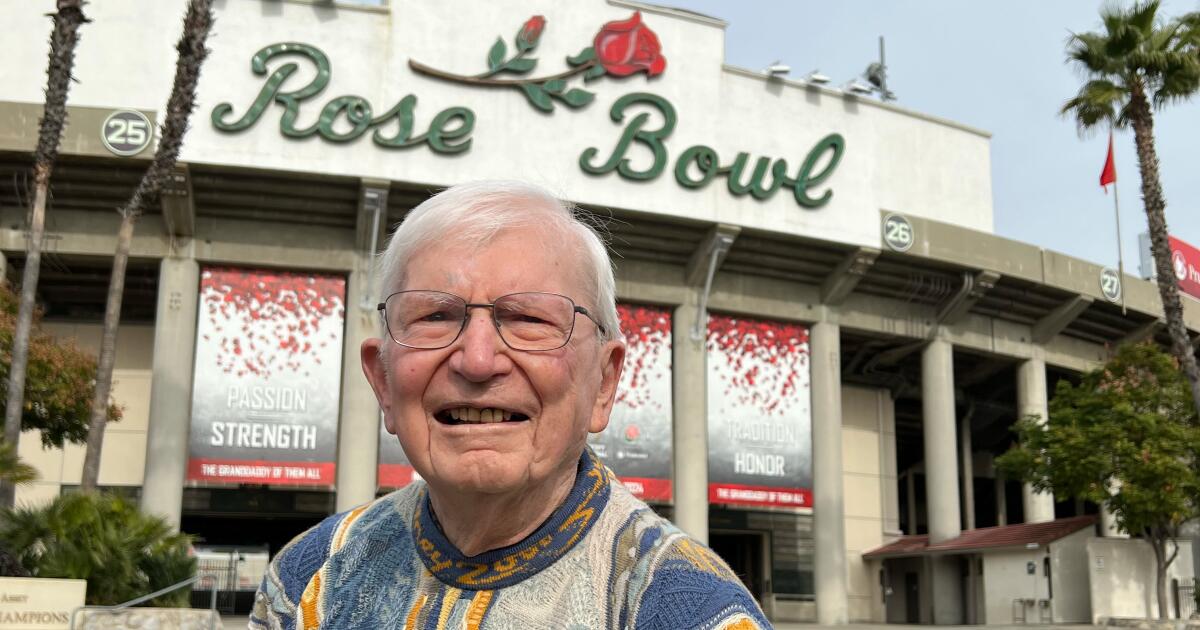 80 Rose Bowls droits ?  Cet homme de 93 ans est sur le point de réussir