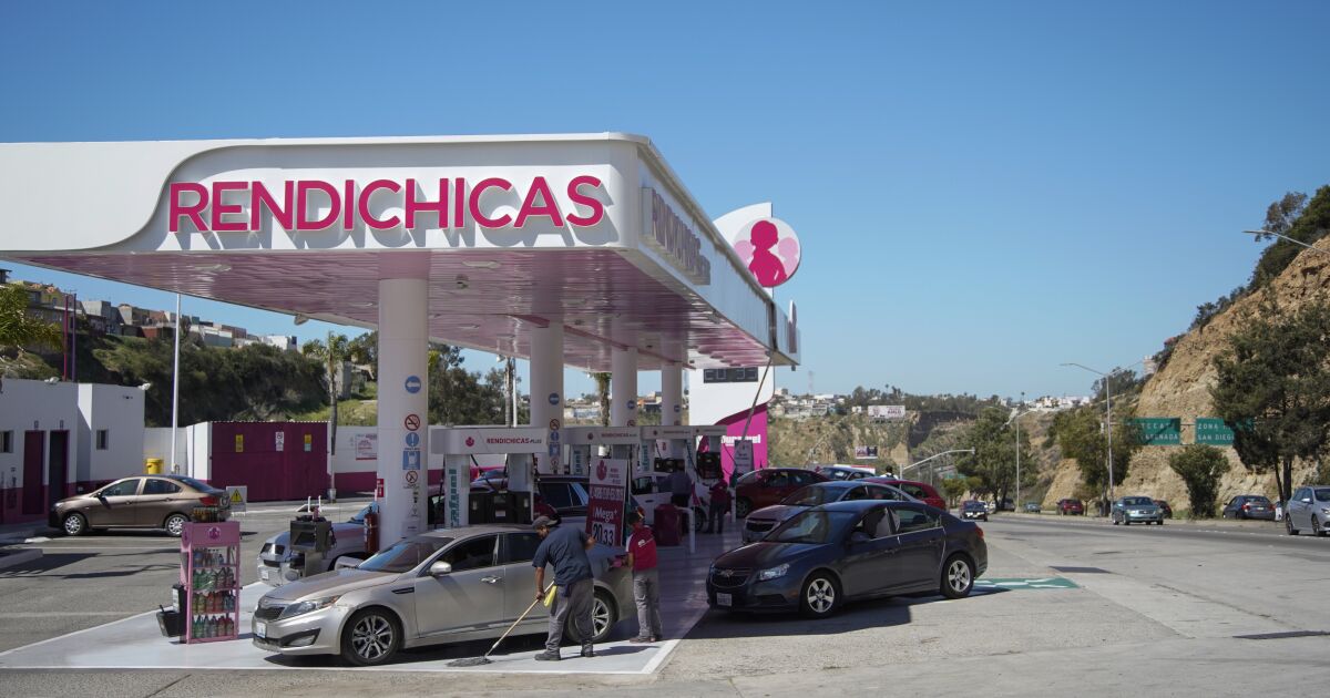 [爆卦] 大量加州居民湧入墨西哥加便宜汽油