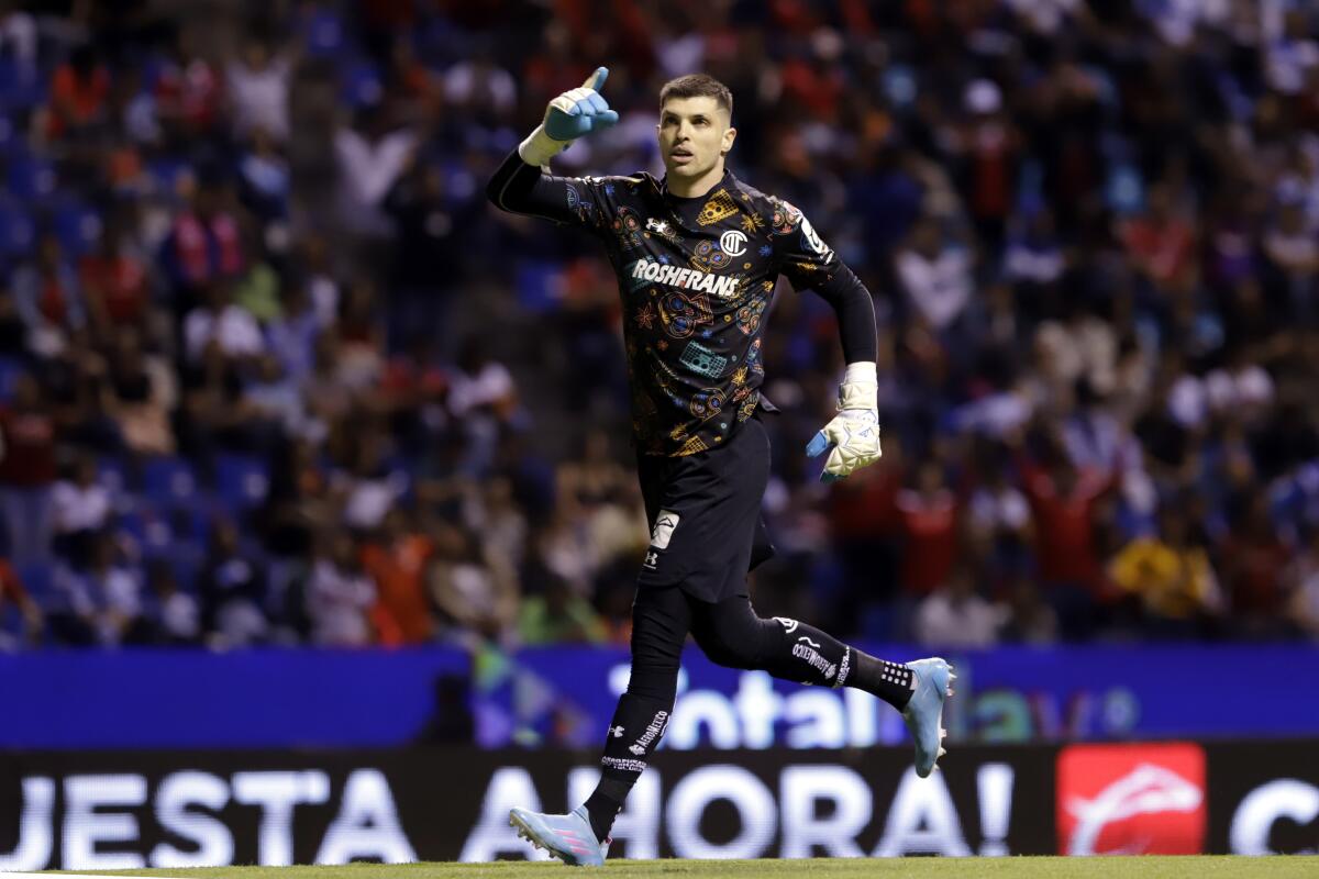 América vence al Santos y se confirma como líder del fútbol mexicano