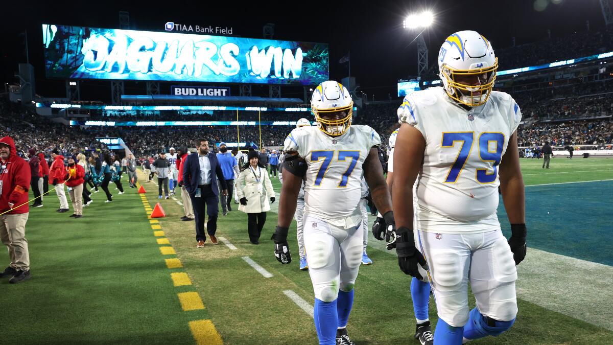 Chargers blow 27-point lead, Jaguars advance in AFC playoffs - ESPN