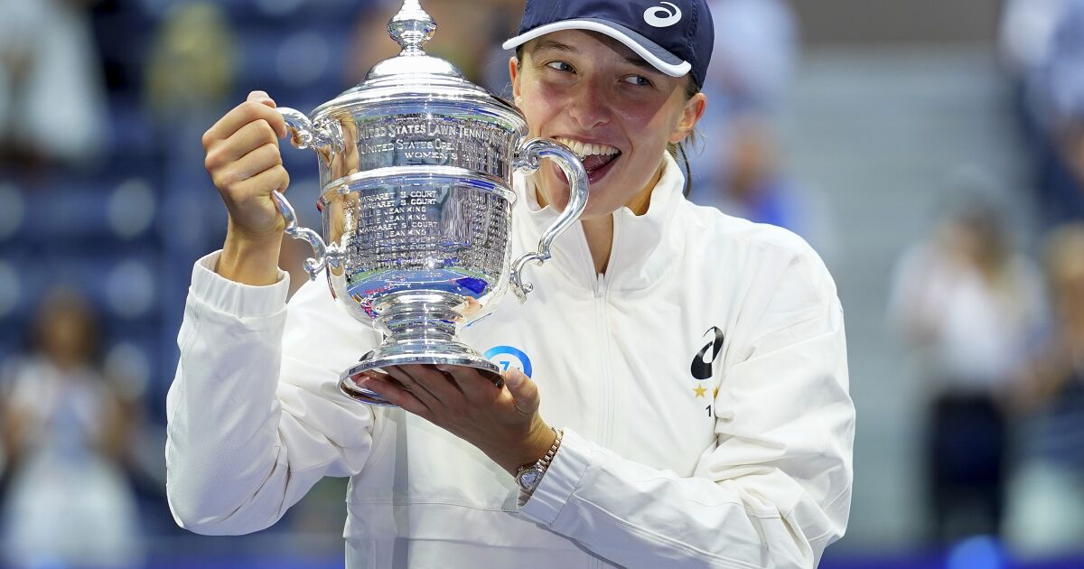 Augstākā ranga tenisa zvaigzne Ega Svjateka ir Sandjego atklātā čempionāta virsotnē