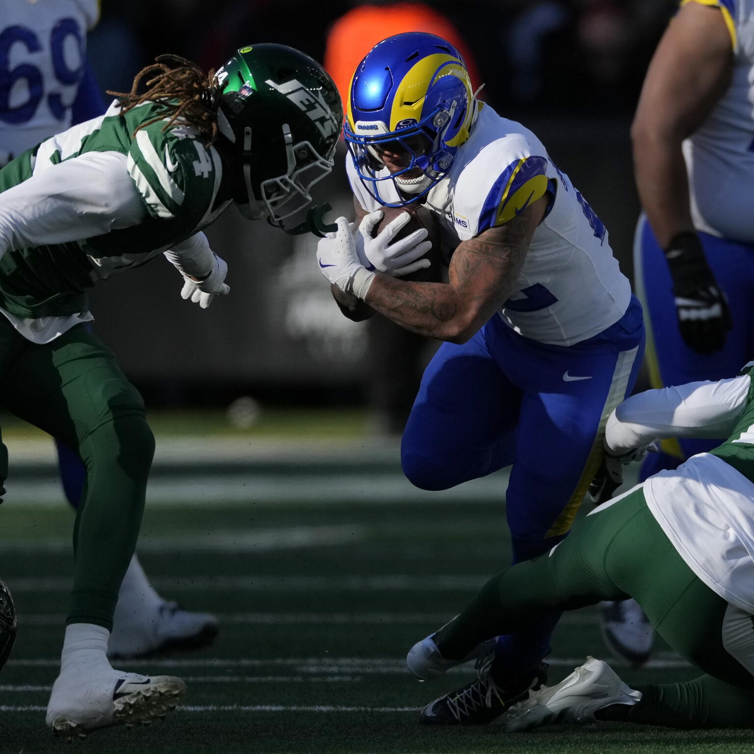 La Rams Jet Rams rally late to defeat Jets, bolstering their playoff hopes - Los ...