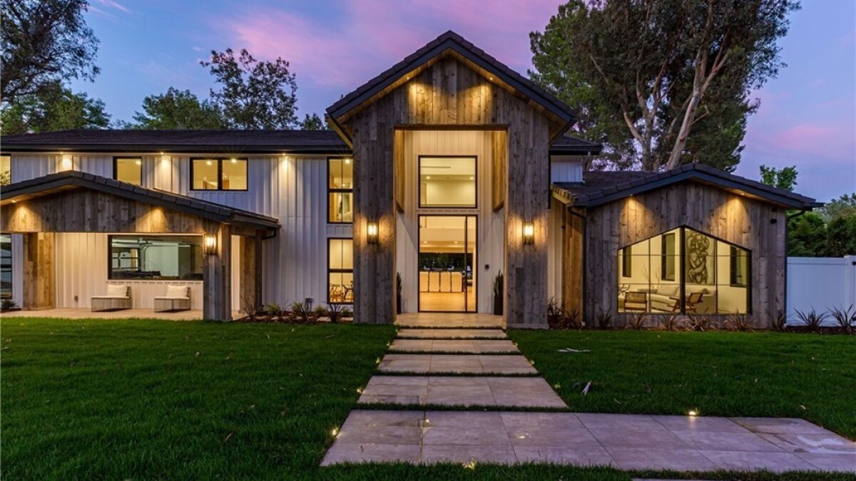 Scott Disick relists Hidden Hills farmhouse for $28.28 million Scott Disick relists Hidden Hills farmhouse for $28.28 million
