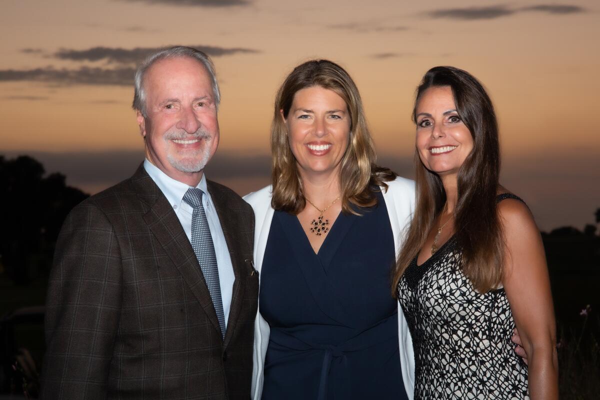 Tony Carr, La Jolla Institute for Immunology President and Chief Executive Erica Ollmann Saphire and Sandra Jones