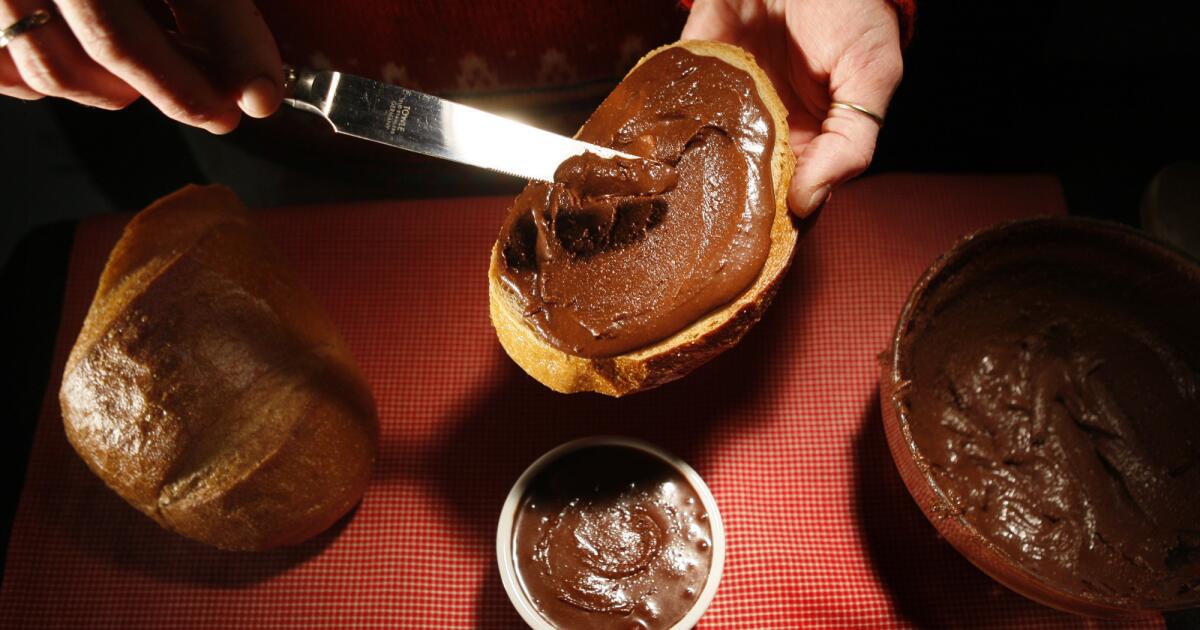 Homemade Nutella / Hazelnut Chocolate Cream Spread Recipe - An Italian in  my Kitchen