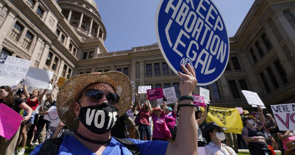 La Cour suprême du Texas suspend l’ordonnance d’un tribunal inférieur autorisant une femme à avorter