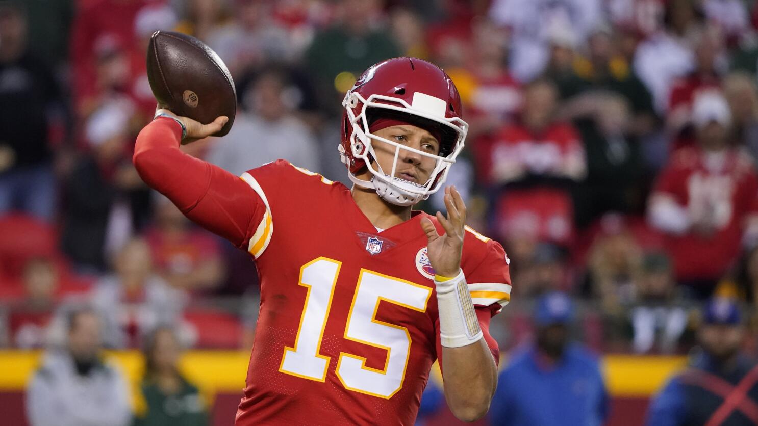 NFL picks, predictions against spread Week 11: Chiefs edge Raiders