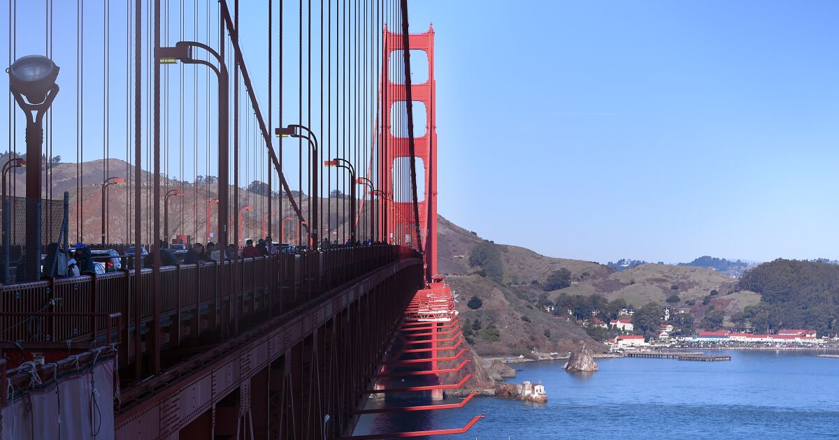 How many died on Golden Gate Bridge?