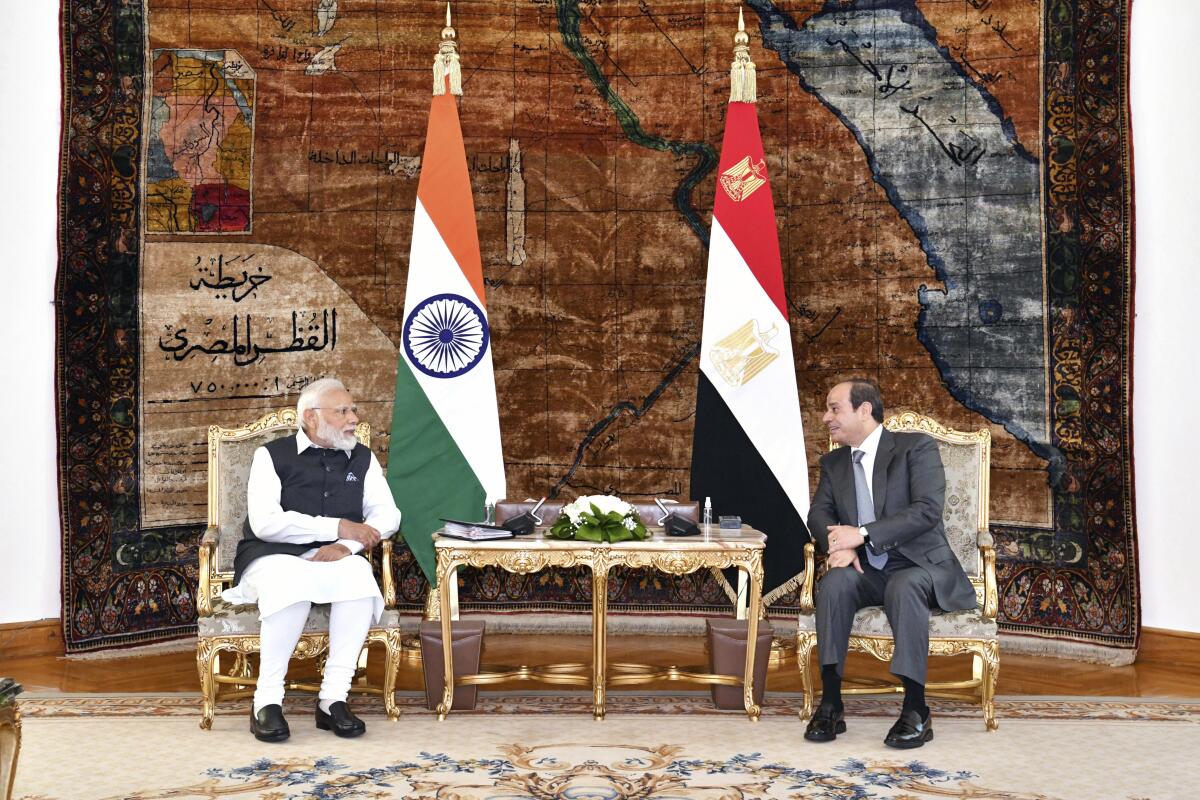 Egyptian President Abdel Fattah el-Sissi honors Indian Prime