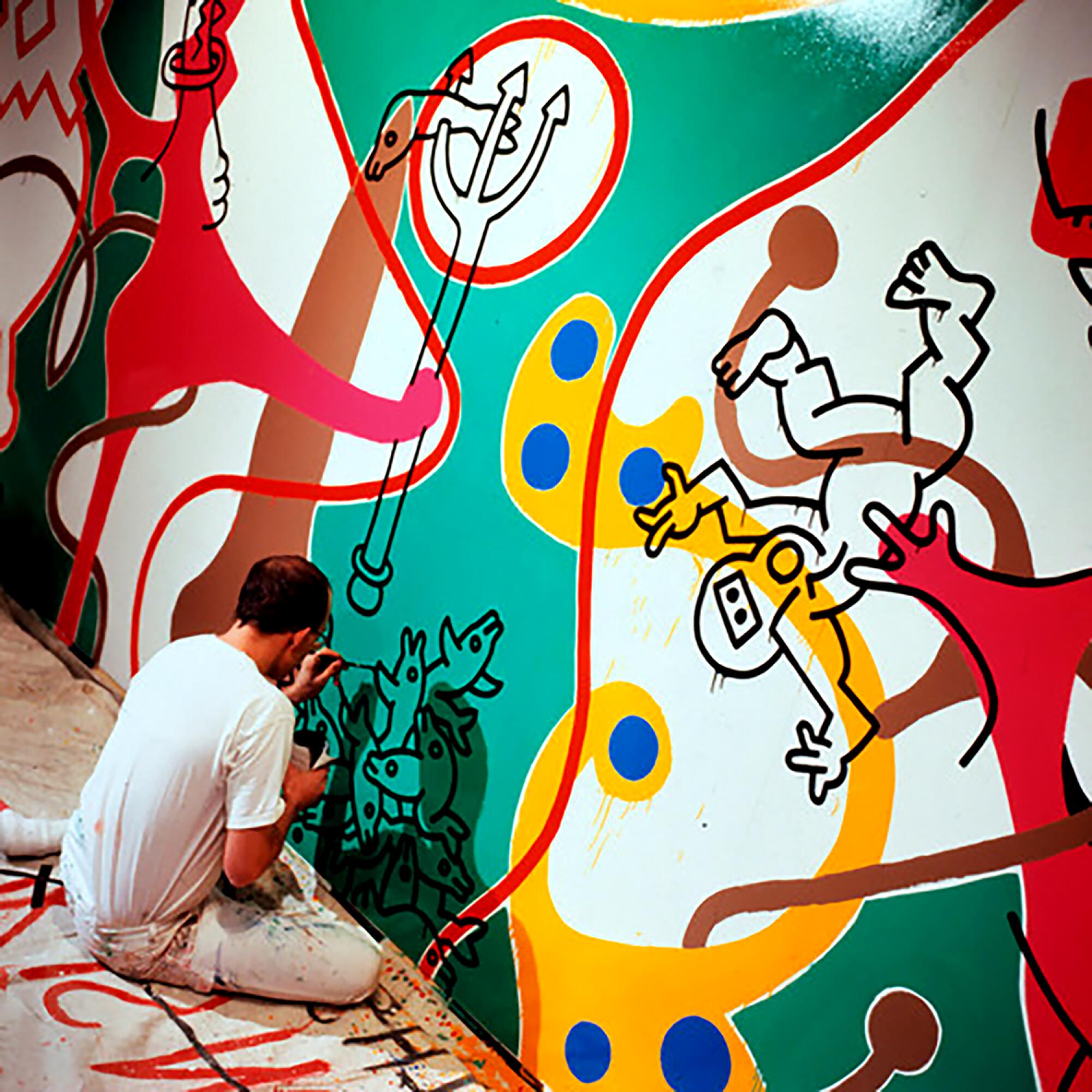 Keith Haring painting a mural at ArtCenter College of Design.