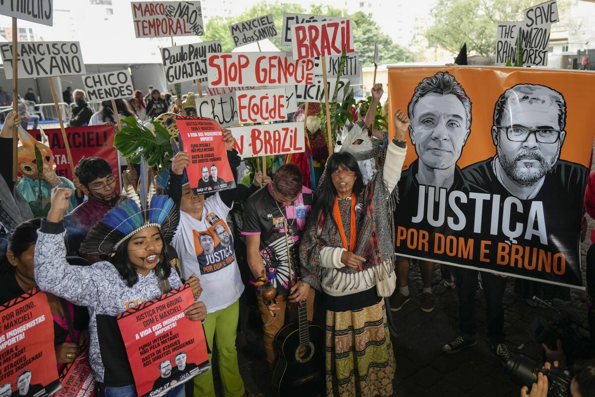 Activistas indígenas protestan en Sao Paulo, Brasil