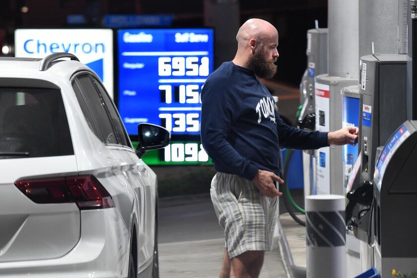 Los Angeles, California October 7, 2022-As gas prices rise, a customer pays at the pump at a Chevron station in West Hollywood. (Wally Skalij/Los Angeles Times)