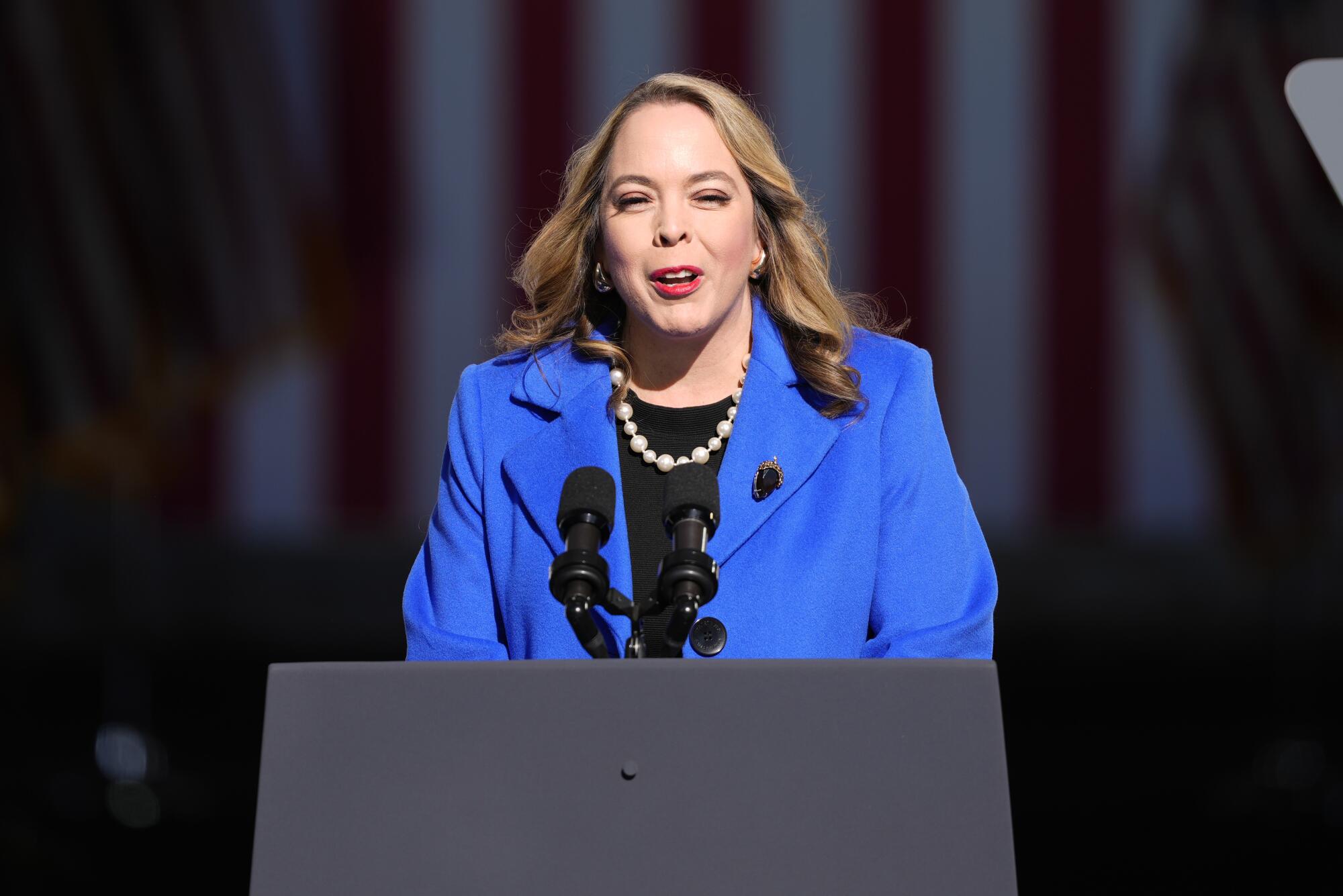 Olivia Troy berbicara di acara kampanye Kamala Harris pada hari Rabu di Washington Crossing, Pennsylvania.