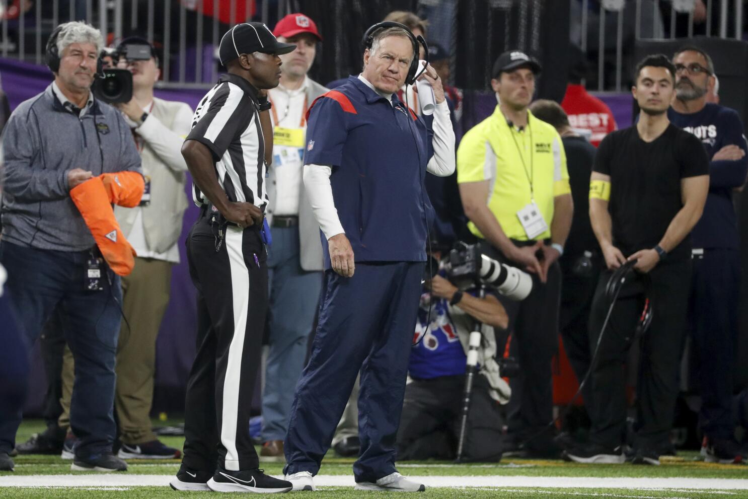 Replay Reversal on TD Catch Proves Costly in Patriots 33-26 loss