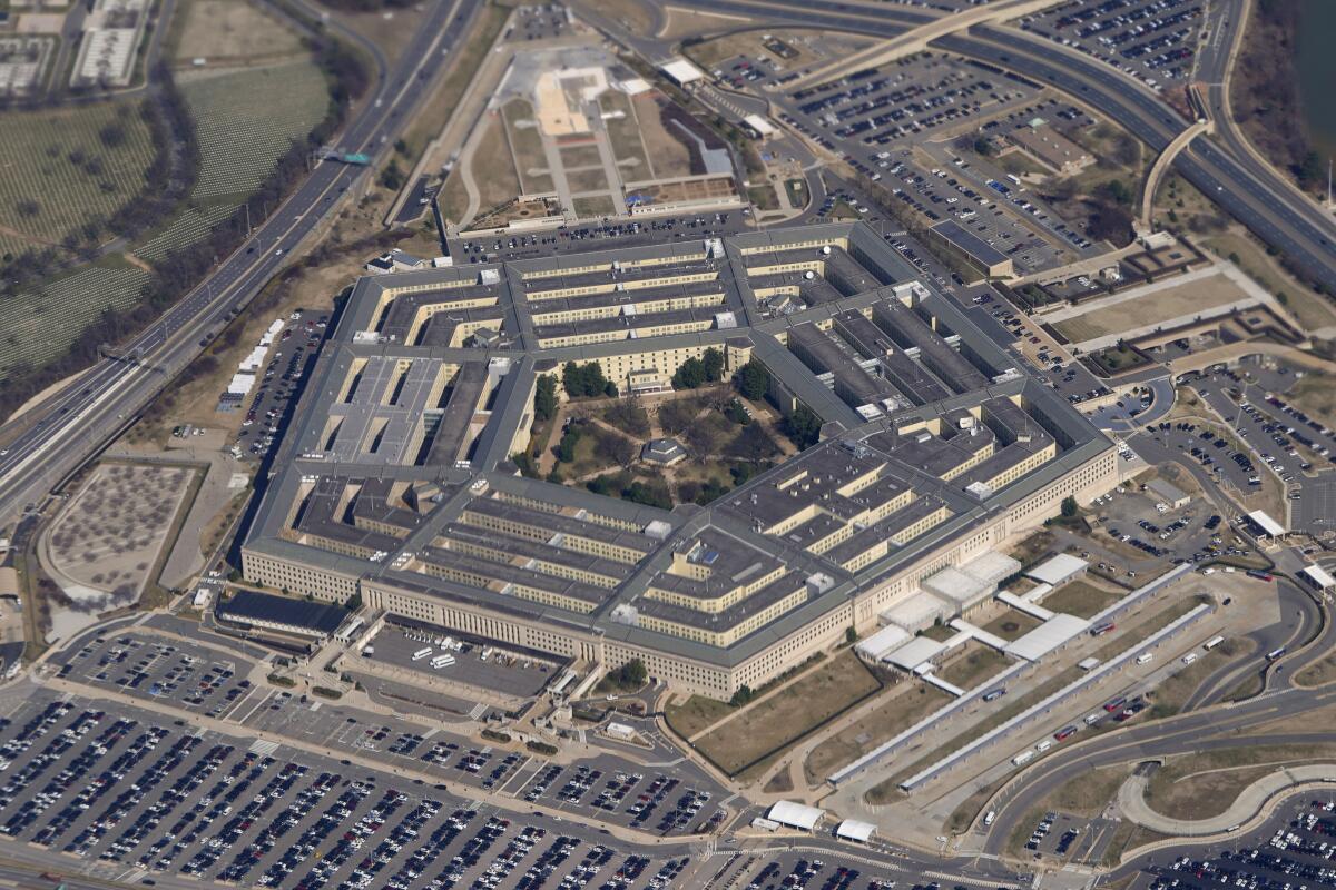 Una imágen del Pentágono captada desde el avión presidencial el 2 de marzo de 2022 en un sobrevuelo sobre Washington.