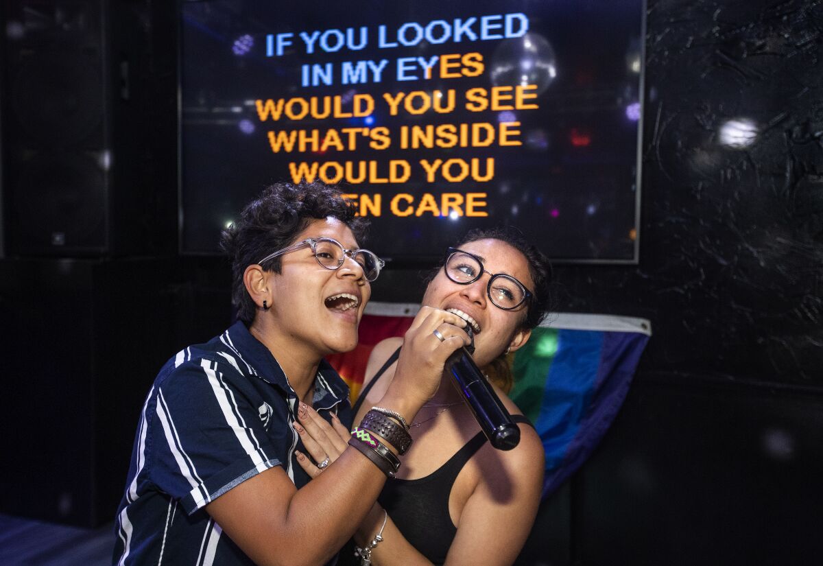 Help Us Create An Ultimate Karaoke Guide. Tell Us What Your Go-To Songs Are  (And Why) - Los Angeles Times